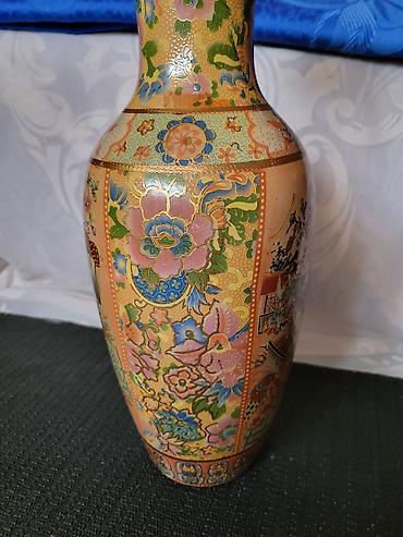 Umetnost i kolekcionarstvo: Kineska vaza,rucno reljefno oslikana iz 70ih godina. Porcelanska — 6