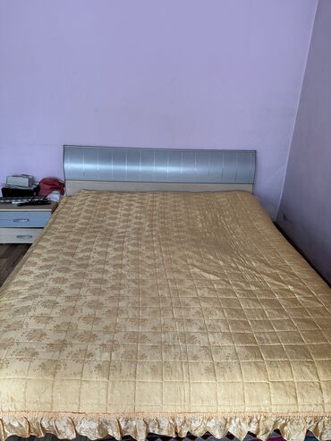 кровать карабалта: Спальный гарнитур, Двуспальная кровать, цвет - Бежевый, Б/у