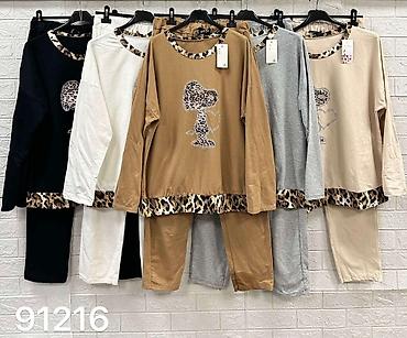 dsquared sorc: Pantalone
Cena 2600
Uni vel.
V20 — 4
