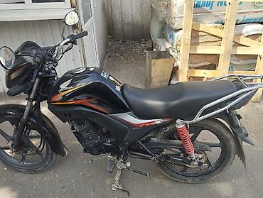мото honda: Honda CB125 (CB125E) — городской мотоцикл-классик 125 см³ — 3