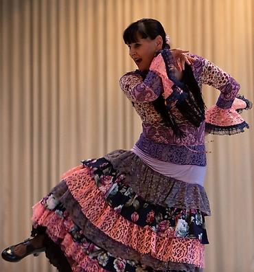 Другие услуги в сфере красоты и здоровья: Театр-студия фламенко "Эсмеральда" начинает набор в группу фламенко с — 26