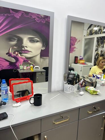 metbex mebileri: Gözəllik salonu üçün iş masası və güzgü dəsti - Rəng: boz (qızılı