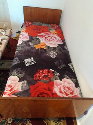 кыргыз мебель: Түз диван, түсү - Кызыл, Колдонулган