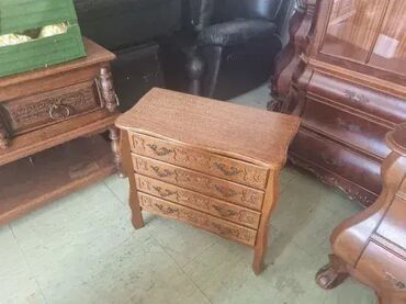 Stilske komode: Komoda u odlicnom stanju. Visina 65cm Sirina65cm Dubina 35cm na lalafo.rs — 6 Stilske komode: Komoda u odlicnom stanju. Visina 65cm Sirina65cm Dubina 35cm — 6