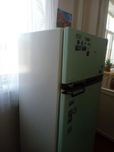 продаю холодильник бу: Б/у Холодильник Капельный, Двухкамерный, цвет - Голубой