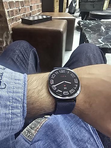 monitir: Ağıllı saat – dairəvi ekranlı, minimal dizayn. - Rəqəmsal, iri — 1