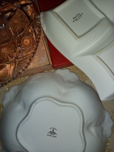 Digər dəstlər və servizlər: 1) Çərəz qabı. Çəhrayı rəng qabın dizaynına xüsusi və qeyri-adi — 4