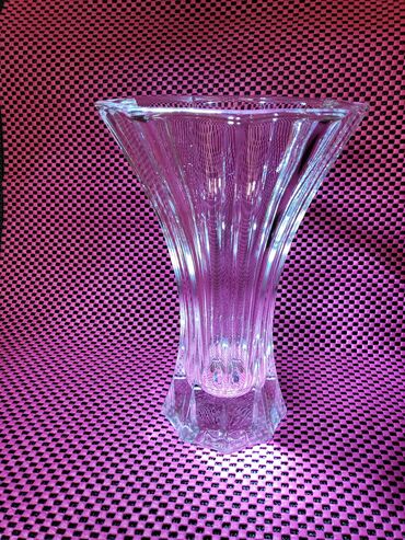 Vaze i saksije: Vaza, Staklo, Novo na lalafo.rs — 3 Vaze i saksije: Vaza, Staklo, Novo — 3