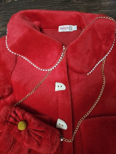 Верхняя одежда: Продаю верхнюю одежду на девочку от 7-9 лет одежда новая или в — 5