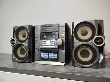 Динамики и колонки: Продаю недорого SONY музыкальный центр есть AUX