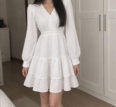 Платья: Ağ rəngli zərif qadın donu - Model: V-yaxa, qatlmalı (tiered) ətək — 1