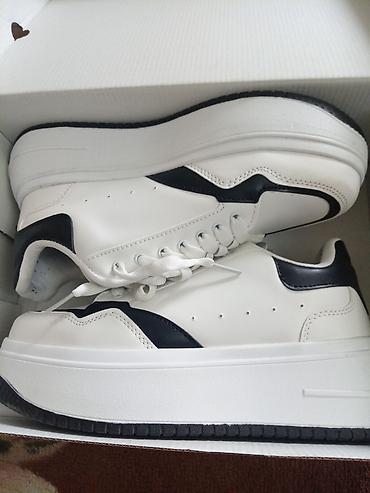 nike lilly: Lommax zenske patike – bele sa crnim detaljima broj 39 (prodaja ili — 5