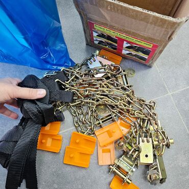 Auto oprema: Lanci za Sneg set 8 kom Cena: 5900din Napravljen od materijala od — 8