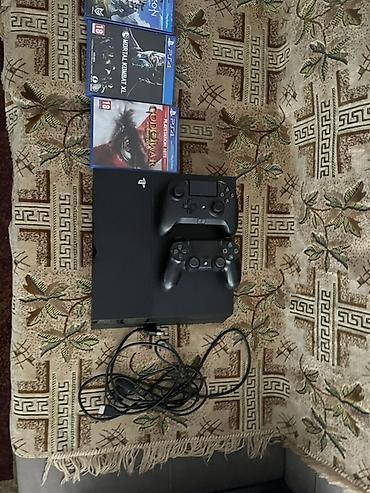 pc case: Игровая консоль Sony PlayStation 4 (Slim), комплект. В комплекте: - — 1