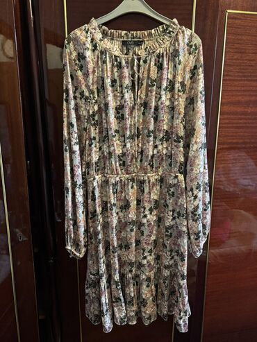 Dəstlər, kostyumlar: Her bir paltarin qiymeti 20 Azn, kime maraqlqidirsa hansi paltar yazin — 22