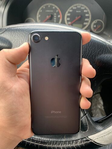 Apple iPhone: IPhone 7, Б/у, 128 ГБ, Черный, Защитное стекло, Чехол, 100 %