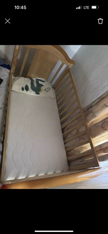 детский манеж кровать: Детская кроватка из натурального дерева с матрасом. - Материал