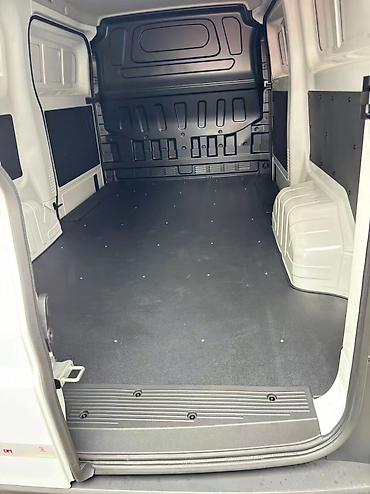 byd e1: Электрический фургон Ruichi EC75 с закрытым грузовым фургоном Год — 3