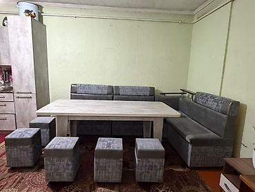 Мебельные гарнитуры: Кухонный уголок с большим обеденным столом и пуфами Комплектация: - — 2