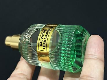 Красота и здоровье: Salvator Ferragamo kişi ətiri – şüşə flakon, yaşıl rəngli maye, qızılı — 5