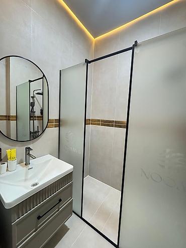 Гостиницы, отели (Посуточная аренда комнат): Адрес : пр Чынгыза Айтматова 88 Посуточно квартиры Бишкек, гостинца — 4