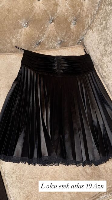 Kokteyl donlar: Geyimlerin her biri yeni kimidir ve muxtelif olculerdedir qeyd edilib — 16