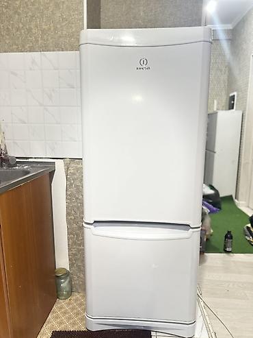 Холодильник Indesit, двухкамерный, белый - Классическое исполнение