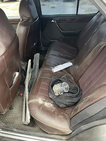 Транспорт: Mercedes-Benz E-Class W124, E320, седан. Задняя часть и салон — 9