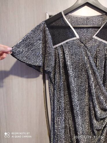 Ziyafət donları: 2 geyim hər biri tek tek 20 manat. Ikisi birgə 35 manat. Hər ikisi 46 — 3