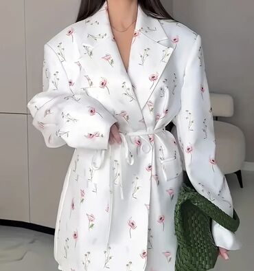 женские кроссовки nike blazer: Qadın üçün çiçək naxışlı bleizer
Yenidir. 1 dəfə geyinilib