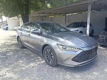 android avto: BYD Qin: 2023 г., 1.5 л, Автомат, Гибрид, Седан — 3