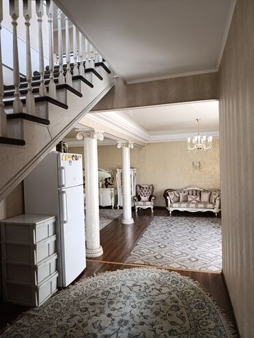 Продажа домов: Дом, 300 м², 6 комнат, Риэлтор — 4