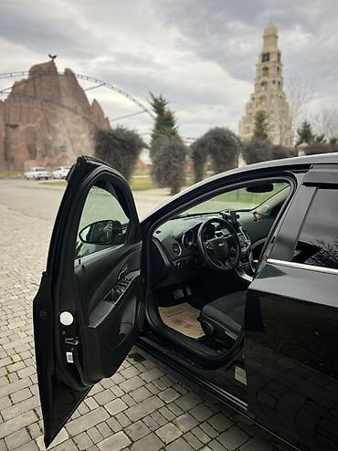 Chevrolet: Chevrolet Cruze: 1.4 l | 2011 il 362495 km Sedan — 17