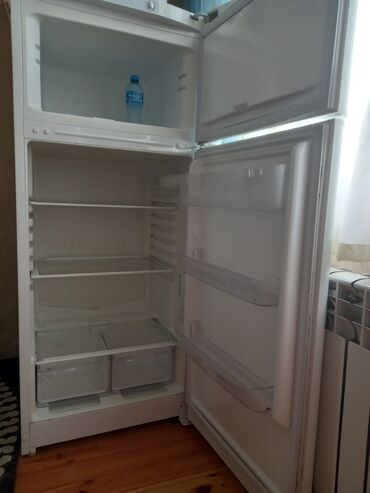 2 qapılı Indesit Soyuducu Satılır, rəng - Ağ