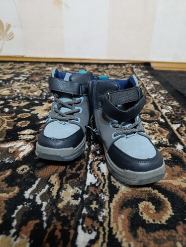 детская мембранная обувь: Обувь в хорошем состоянии одевали пару раз, по 250сом каждая