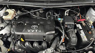82 2: Toyota Ist: 2003 г., Автомат, Бензин, Хэтчбэк — 7