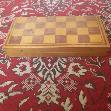 Şahmatlar: Məndə 3 dəst Şaxmat var ki, evdə yer tutduğundan satıram. 1) Böyük — 5
