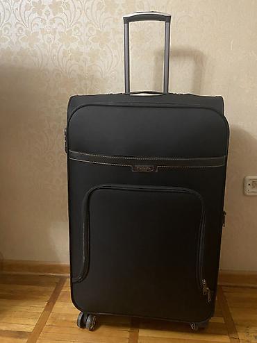 Чемодан, Б/у, Материал: Полиэстер, Большой (более 70 л), На колесах