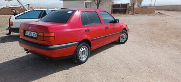 продаю аварийний авто: Volkswagen Vento: 1994 г., 1.8 л, Механика, Бензин, Седан