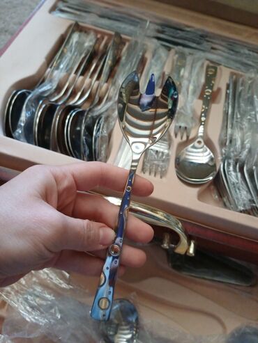 Süfrə ləvazimat dəstləri: Paslanmayan poladdan stolüstü dəst – futlyarlı - Komplekt: bıçaq — 8