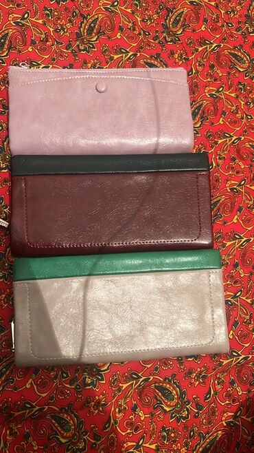 Кошельки: Кожаные женские кошельки. Особенности: - Компактный формат с клапаном — 1