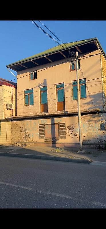 zamin emlak: Obyekt: İki mərtəbəli + mansardlı təməl konstruksiyalı daş bina — 1