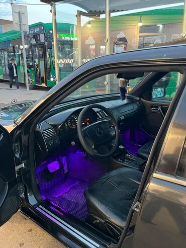 Mercedes-Benz: Mercedes-Benz C-Sinfi (W202) sedan - Kuzov: sedan, qara rəng — 9