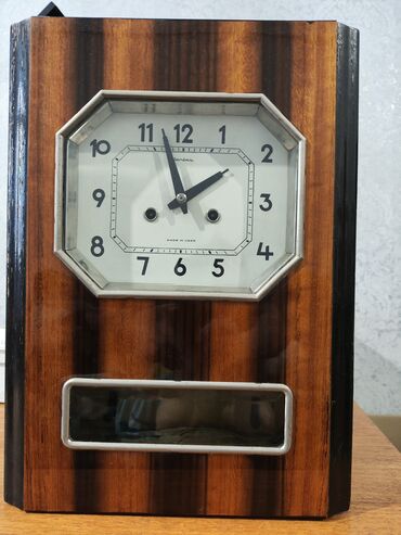 кварцевые часы: Продаю кому интересны эти часы. Остались от прежних хозяев