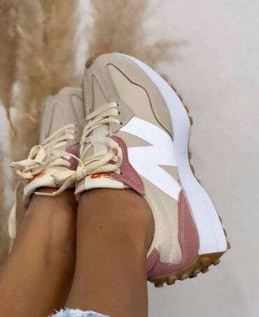 Patike: New balance 327 patike

Novo
Brojevi 36 do 40 — 6