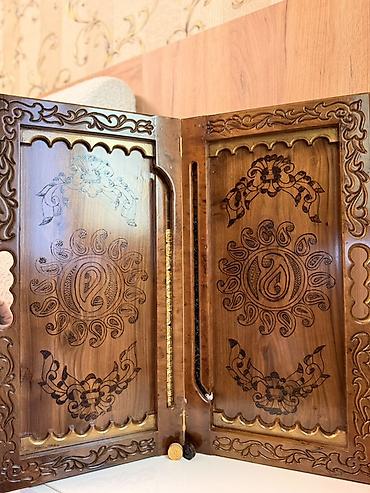oyun alanı: Taxta nərd dəsti – əl oyma naxışlı, qapalı-qatlanan model - Material — 2