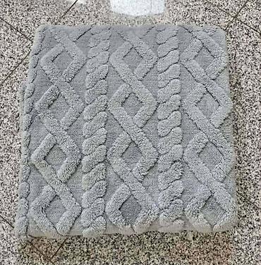 Ostali nameštaj: Plisani flekeri za ugaonu garnituru. U pakovanju dolaze 3 komada — 1