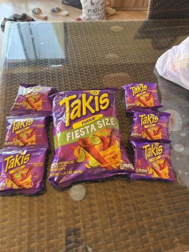 Digər qida məhsulları: Çili bibəri və laym ətirli Takis Fuego tortilla çipsləri. Böyük