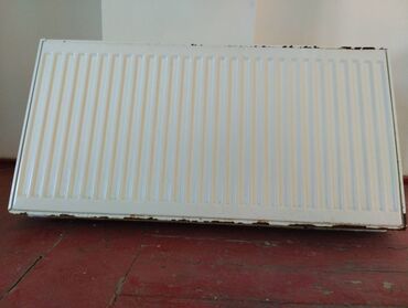 ванна на ножках: Radiator paneli (1 metrlik). Üst və alt hissədə rəngi bir az tökülüb