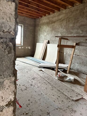 Həyət evləri və villaların satışı: Satılır: 2 mərtəbəli yarımçıq tikili (daş ev) - Tikinti materialı — 10